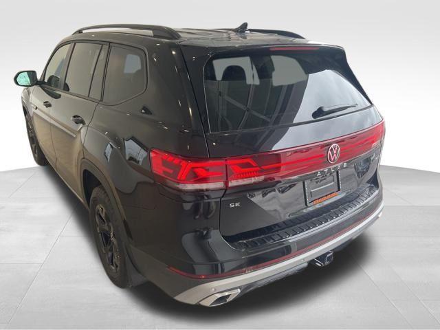 Photo of 2025 Deep Black Pearl Effect Volkswagen Atlas