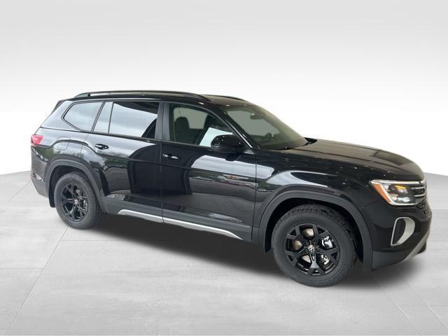 Photo of 2025 Deep Black Pearl Effect Volkswagen Atlas