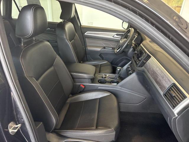 Photo of 2022 Deep Black Pearl Effect Volkswagen Atlas Cross Sport