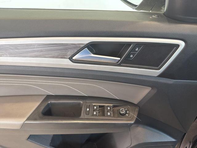 Photo of 2022 Deep Black Pearl Effect Volkswagen Atlas Cross Sport