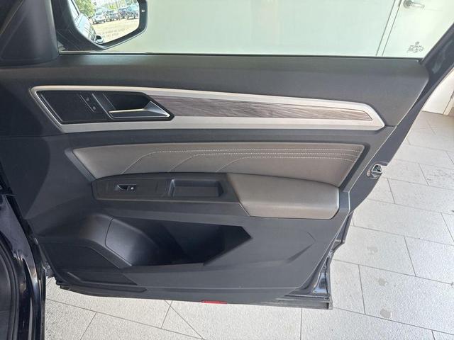 Photo of 2022 Deep Black Pearl Effect Volkswagen Atlas Cross Sport