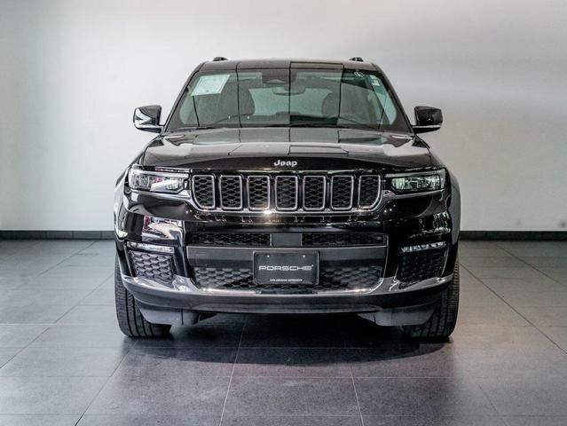 Photo of 2022 Diamond Black Crystal Pearlcoat Jeep Grand Cherokee L