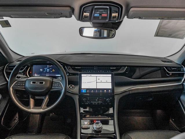 Photo of 2022 Diamond Black Crystal Pearlcoat Jeep Grand Cherokee L