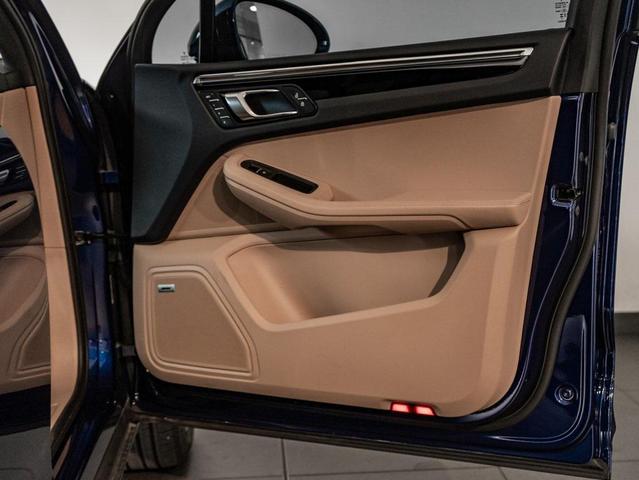 Photo of 2024 Gentian Blue Metallic Porsche Macan