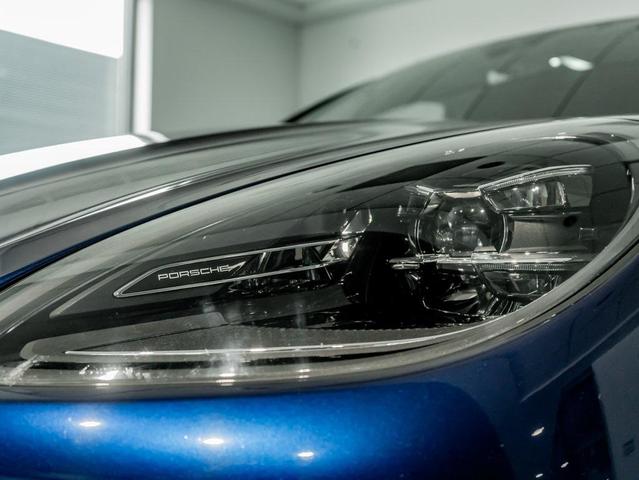 Photo of 2024 Gentian Blue Metallic Porsche Macan