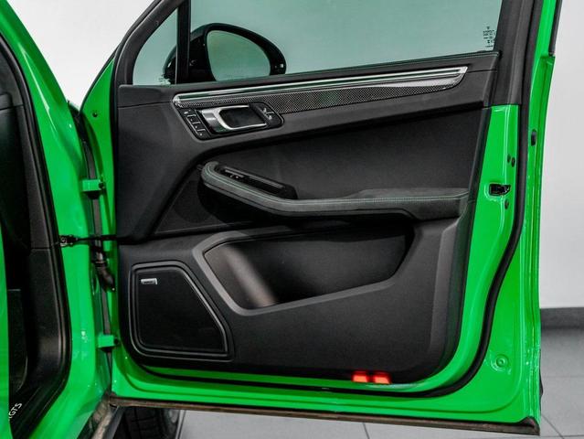 Photo of 2024 Python Green Porsche Macan