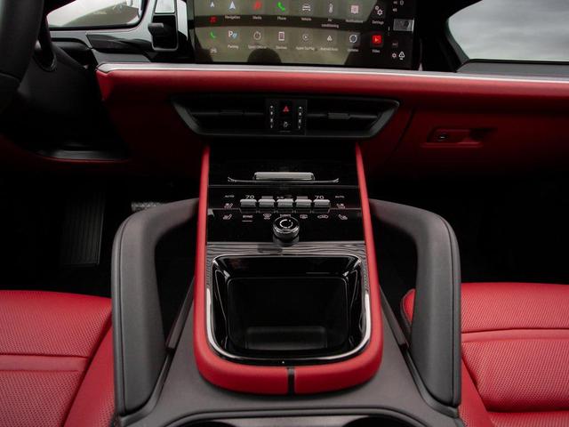 Photo of 2024 Dolomite Silver Metallic Porsche Cayenne