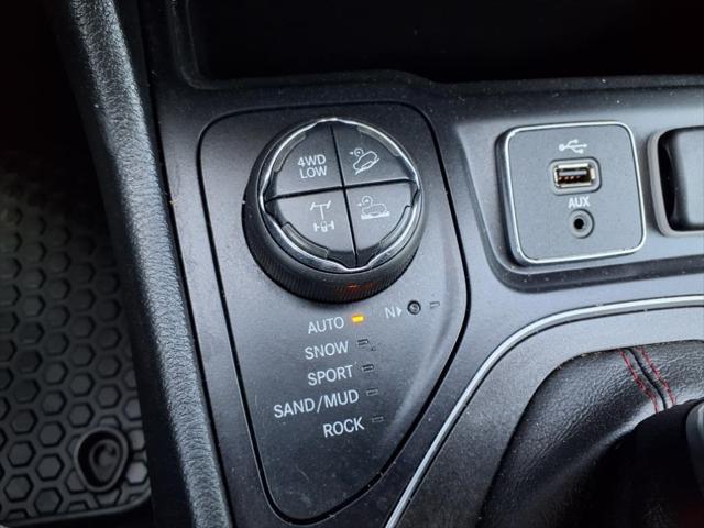 Photo of 2019 Diamond Black Crystal Pearlcoat Jeep Cherokee