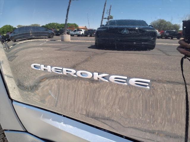 Photo of 2019 Diamond Black Crystal Pearlcoat Jeep Cherokee