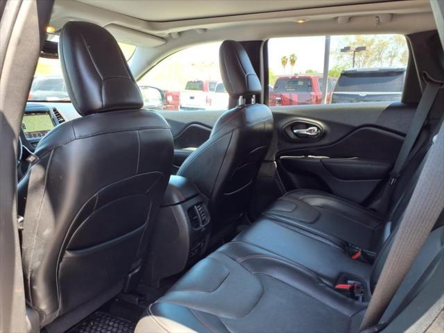 Photo of 2019 Diamond Black Crystal Pearlcoat Jeep Cherokee