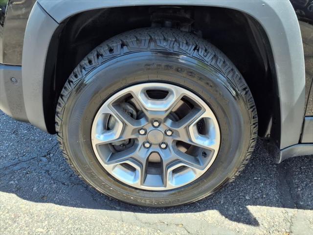 Photo of 2019 Diamond Black Crystal Pearlcoat Jeep Cherokee