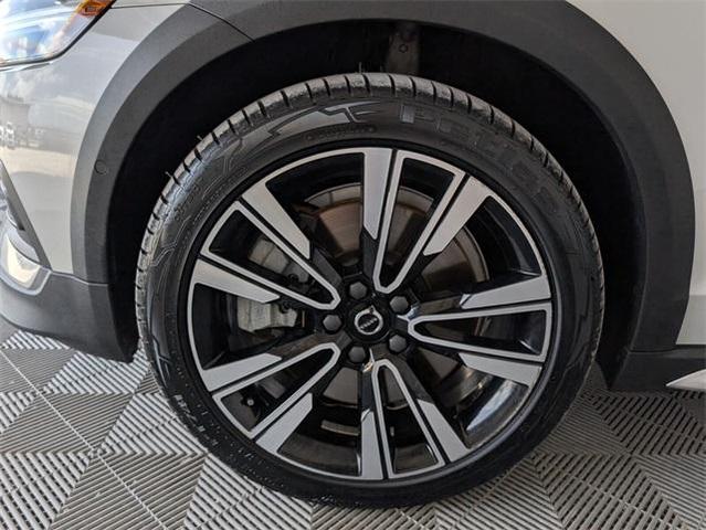 Photo of 2020 Silver Volvo V60 Cross Country