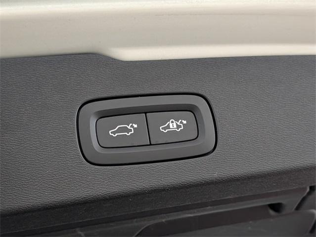 Photo of 2020 Silver Volvo V60 Cross Country