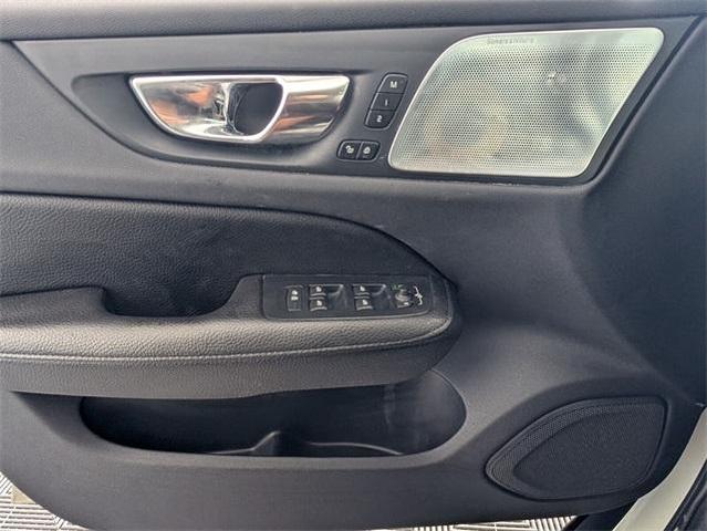 Photo of 2020 Silver Volvo V60 Cross Country