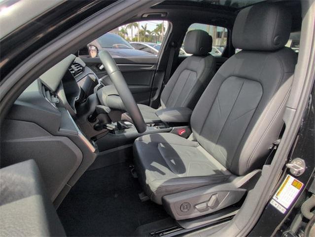 Photo of 2019 Mythos Black Metallic Audi Q3