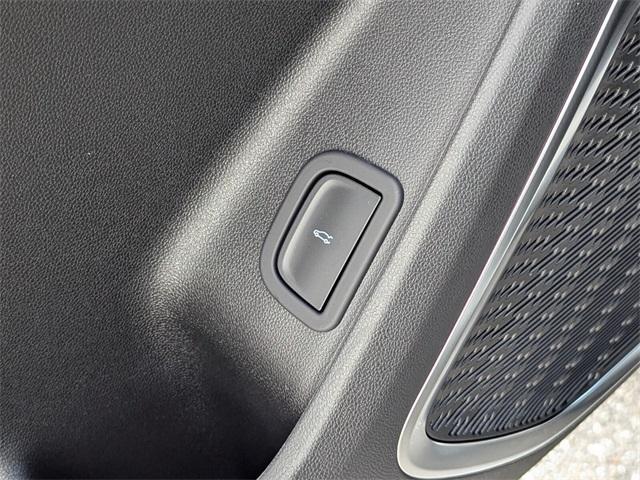 Photo of 2025 White Frost Tri-Coat Buick Enclave