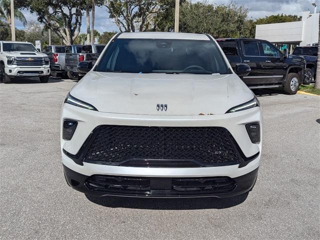 Photo of 2025 White Frost Tri-Coat Buick Enclave