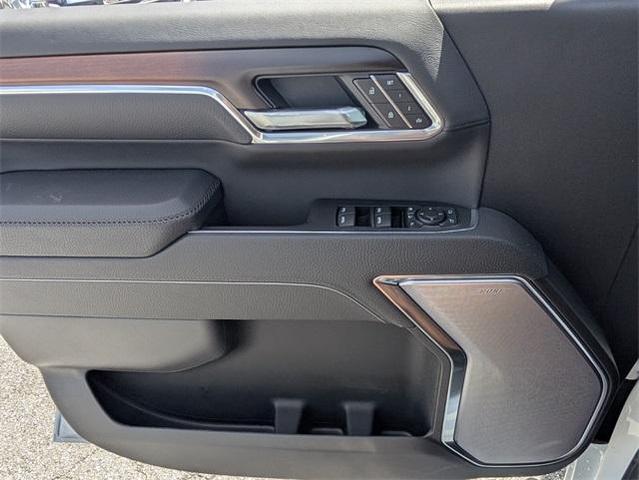 Photo of 2025 Summit White GMC Sierra 2500