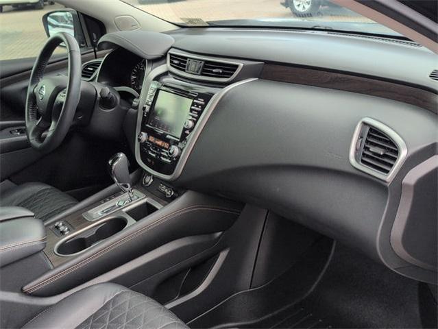 Photo of 2022 Magnetic Black Nissan Murano