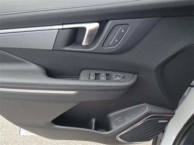 Photo of 2025 White Frost Tri-Coat Buick Enclave