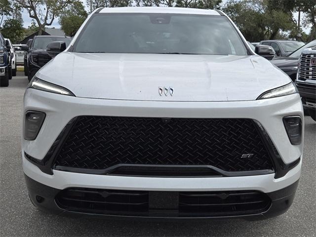 Photo of 2025 White Frost Tri-Coat Buick Enclave