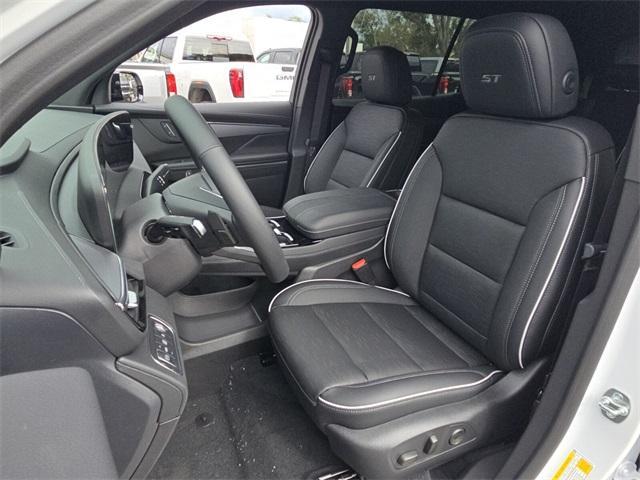 Photo of 2025 White Frost Tri-Coat Buick Enclave