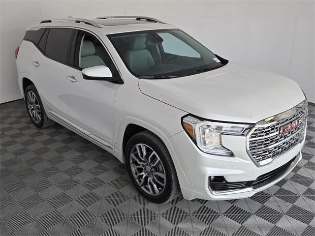 Photo of 2022 White Frost Tri-Coat GMC Terrain