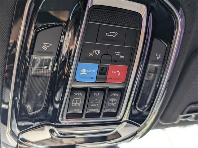 Photo of 2022 Diamond Black Jeep Grand Cherokee L