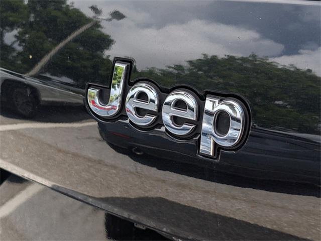 Photo of 2022 Diamond Black Jeep Grand Cherokee L