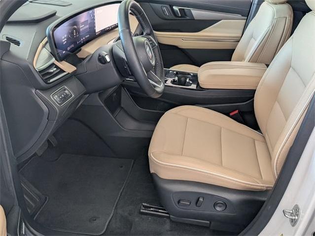 Photo of 2025 White Frost Tri-Coat Buick Enclave