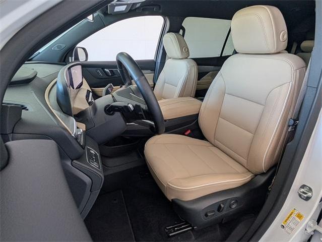 Photo of 2025 White Frost Tri-Coat Buick Enclave