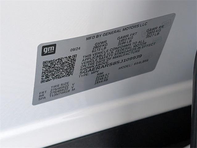 Photo of 2025 White Frost Tri-Coat Buick Enclave