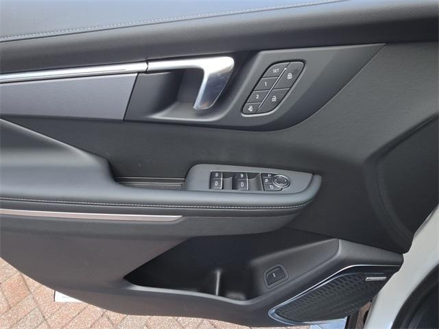 Photo of 2025 White Frost Tri-Coat Buick Enclave