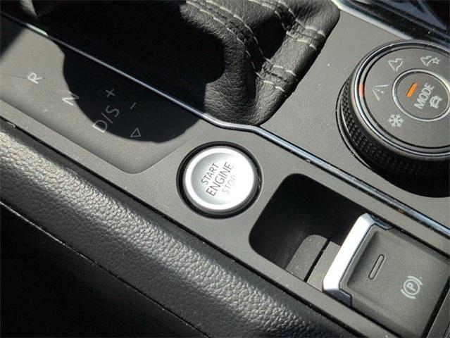 Photo of 2023 Opal White Pearl Effect Volkswagen Atlas Cross Sport