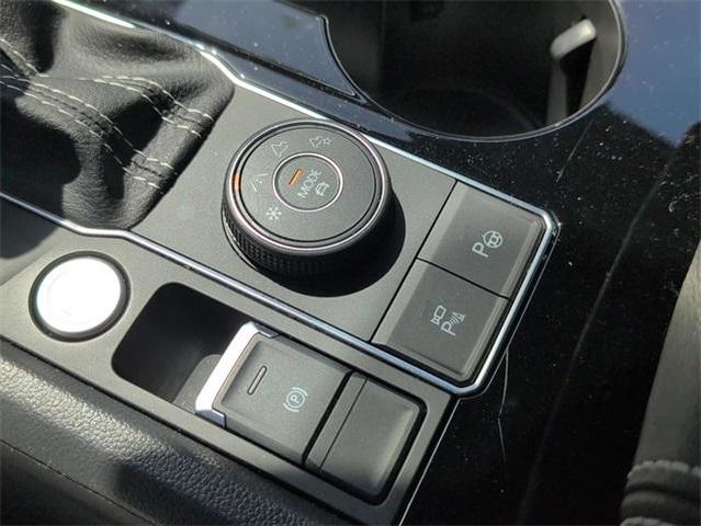 Photo of 2023 Opal White Pearl Effect Volkswagen Atlas Cross Sport