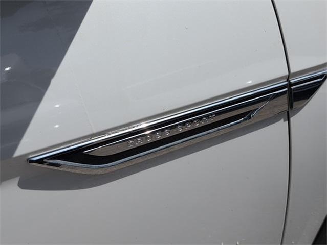 Photo of 2023 Opal White Pearl Effect Volkswagen Atlas Cross Sport