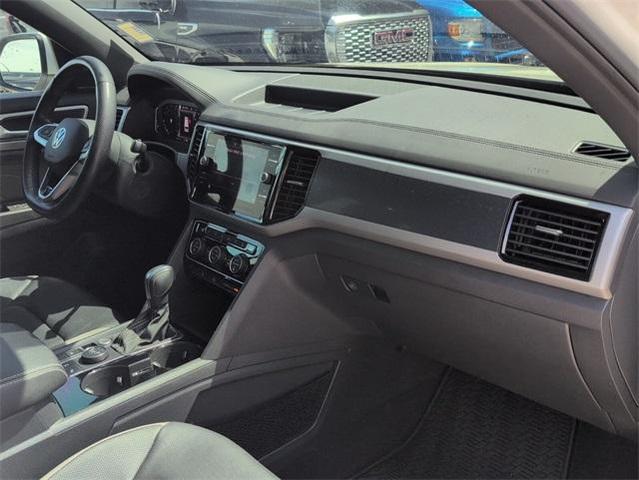 Photo of 2023 Opal White Pearl Effect Volkswagen Atlas Cross Sport
