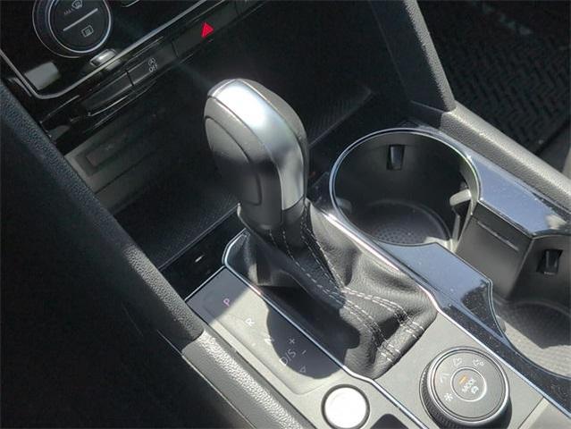 Photo of 2023 Opal White Pearl Effect Volkswagen Atlas Cross Sport