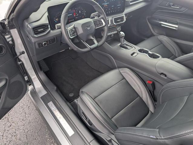 Photo of 2025 Iconic Silver Metallic Ford Mustang