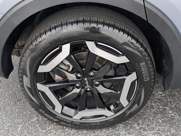 Photo of 2025 Everlasting Silver Kia Telluride