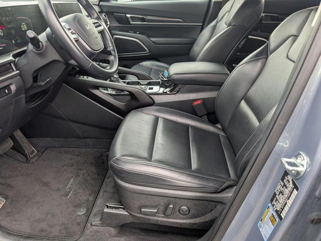 Photo of 2025 Everlasting Silver Kia Telluride