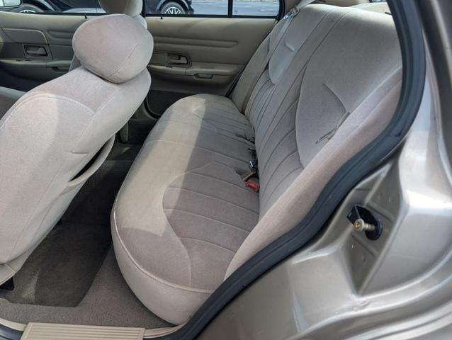 Photo of 2002 Arizona Beige Clearcoat Metallic Ford Crown Victoria
