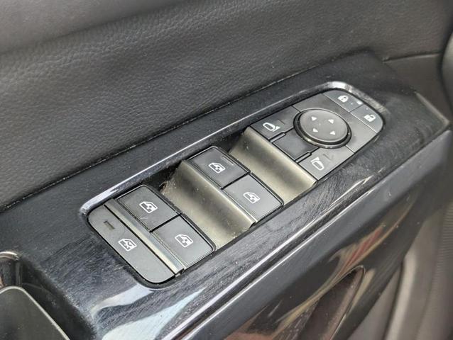 Photo of 2022 Black Nissan Pathfinder
