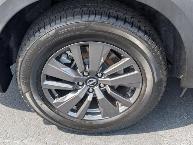 Photo of 2022 Black Nissan Pathfinder