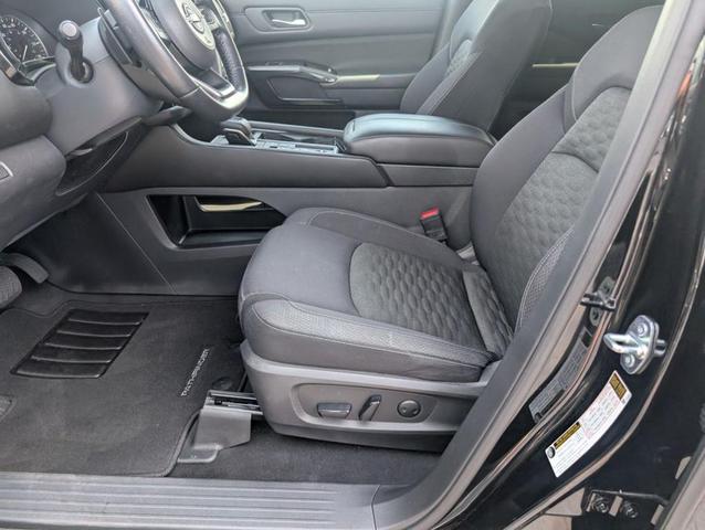 Photo of 2022 Black Nissan Pathfinder