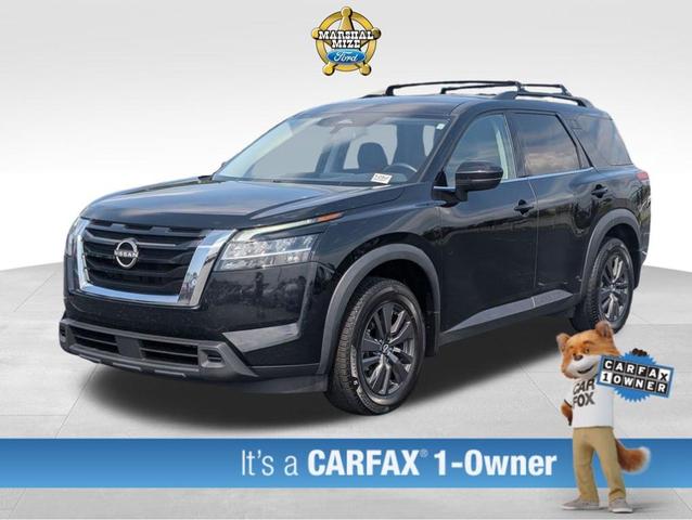 Photo of 2022 Black Nissan Pathfinder