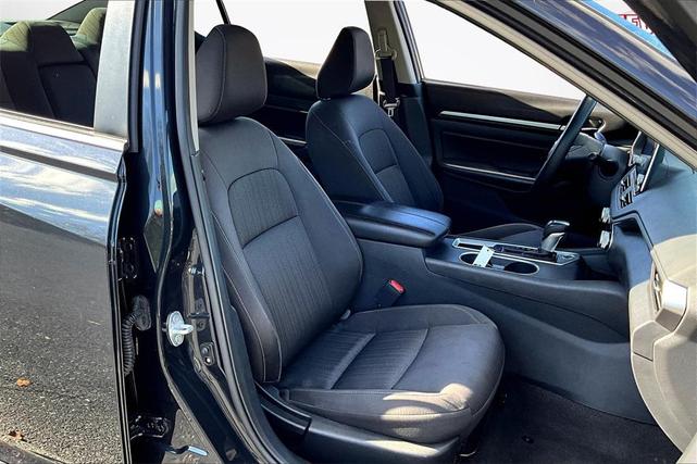 Photo of 2022 Storm Blue Metallic Nissan Altima
