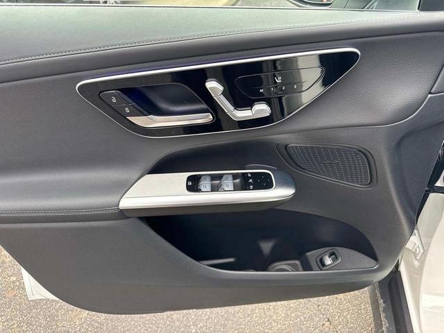 Photo of 2025 Polar White Mercedes-Benz GLC 300