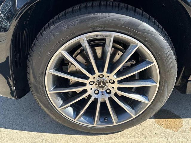 Photo of 2025 Obsidian Black Metallic Mercedes-Benz GLE 580