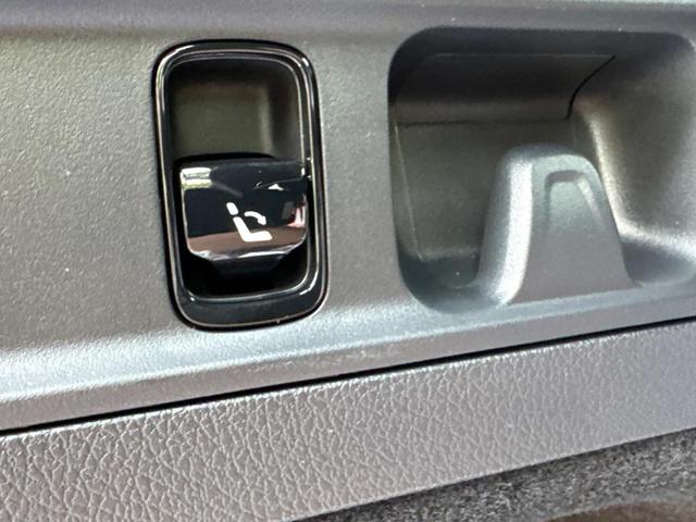 Photo of 2025 Cirrus Silver Metallic Mercedes-Benz GLC 300